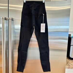 NWT Tavi Stash & Dash 7/8 Leggings in Ebony Black Women’s Yoga Pant Leggings NEW